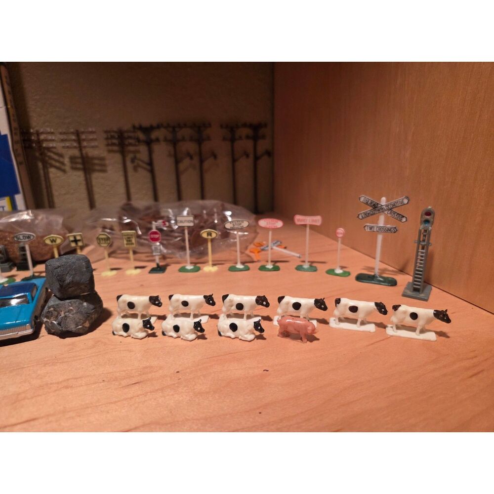 Life-Like Vintage HO Scale Railroad Scenery Landscaping Cars Animals Signs Set - Picture 12 of 12